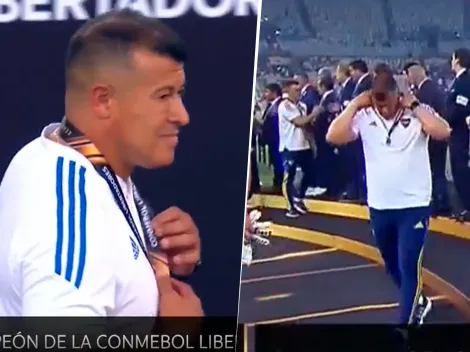 (VIDEO) La reacción de Almirón tras recibir la medalla de segundo puesto con Boca