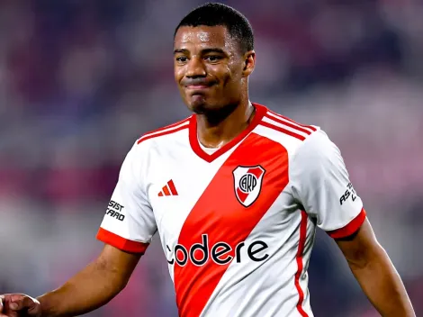 River, enojado: Nicolás De la Cruz posó con una camiseta de Flamengo