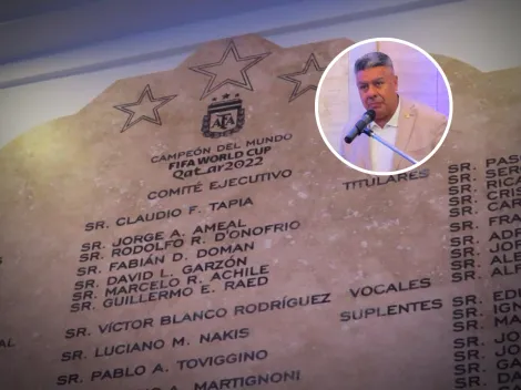La AFA inauguró una placa para los campeones del mundo que generó debate