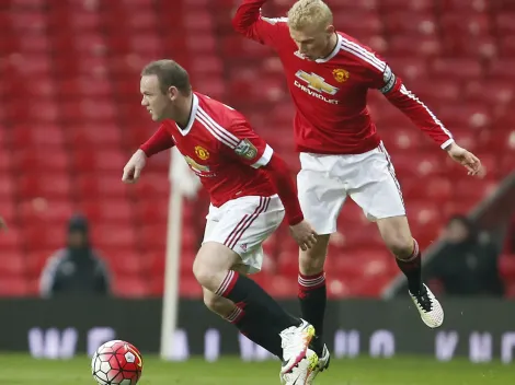 Debutó junto con Rashford, jugó un único minuto en el United, y ahora puso fin a su carrera con 28 años