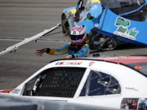 Escándalo en el Nascar: lo chocaron y le tiró parte de su auto al responsable