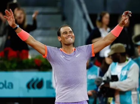 El gesto de Rafa Nadal con el argentino Pedro Cachín tras vencerlo en el Masters de Madrid