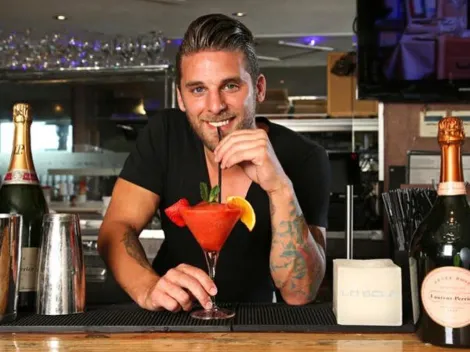 De ser figura en la Premier League a retirarse y ser barman en Marbella