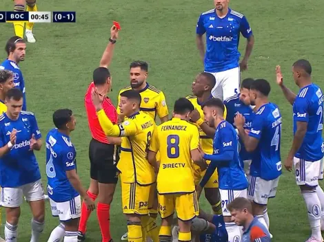 Por un planchazo criminal, Advíncula fue expulsado a los 30 segundos