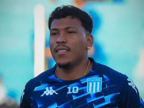 Racing vive sus horas más calientes por un posteo de Roger Martínez