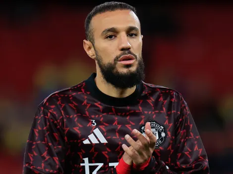 Noussair Mazraoui fue operado del corazón y será baja en Manchester United tras sufrir palpitaciones en pleno partido