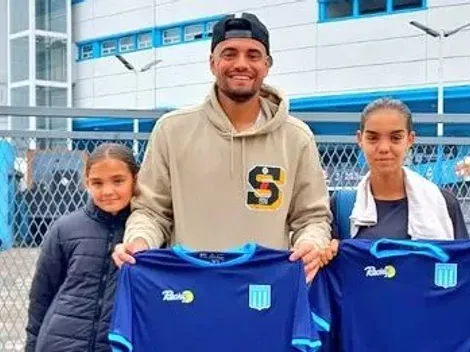 En medio de una situación complicada en Boca, Chiquito Romero posó con una camiseta de Racing