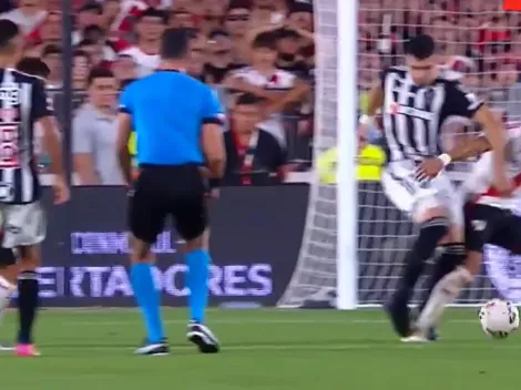 El penal contra Maxi Meza que reclamó todo River ante Atlético Mineiro en la semifinal de la Copa Libertadores