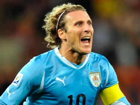 El mejor jugador de la historia, según Diego Forlán: "Puede hacerlo solo"