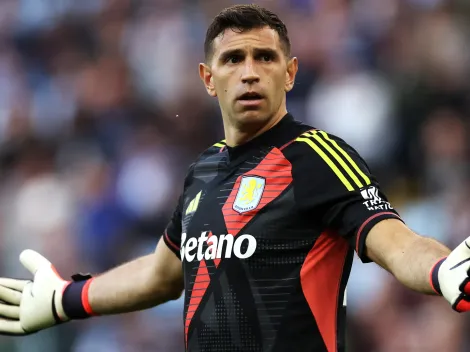 Atento Dibu Martínez, Aston Villa se deshizo de un defensor central a una semana del cierre del mercado de pases