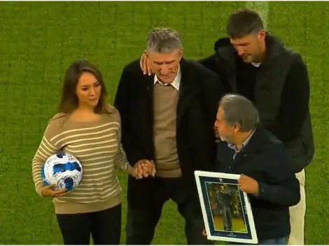 Emotivo reconocimiento de Liga de Quito al Patón Bauza