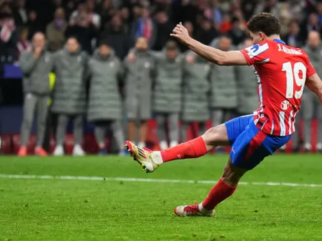 La imagen que confirmaría que Julián Álvarez la tocó dos veces