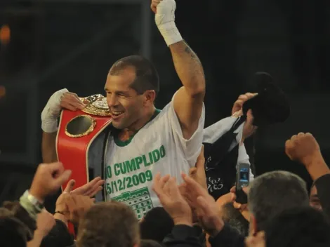 Fue campeón mundial de boxeo, lo suspendieron por amenazar a un árbitro y ahora es barrendero