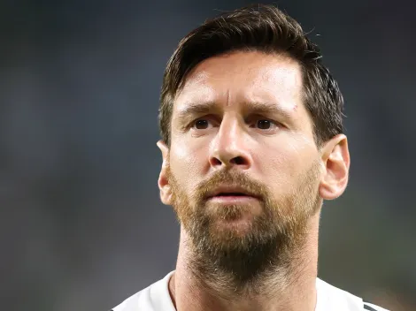 Messi posó con la camiseta de otro club, a horas de poder firmar un preacuerdo