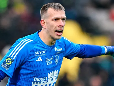 El experimentado arquero que compró Aston Villa mientras se define el futuro de Dibu Martínez