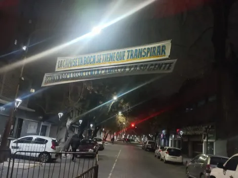 Dos pasacalles exigiendo cortar la mala racha: así amaneció el hotel de Boca