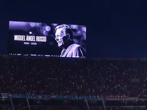 Los hinchas de River aplaudieron a Russo en el minuto de silencio por su muerte