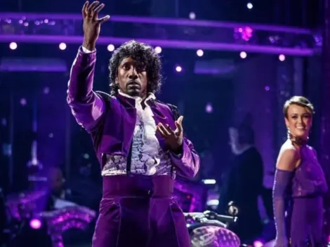 Nació en Surinam, fue goleador de la Premier League con Chelsea y ahora participa de un popular reality show