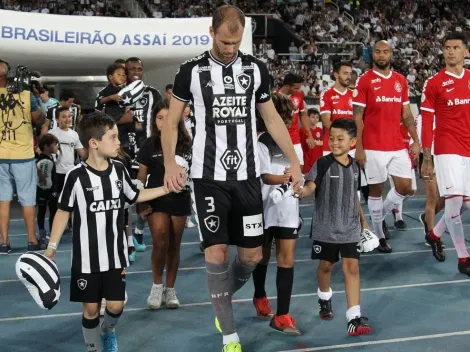 Botafogo tenta negociar três jogadores no mercado