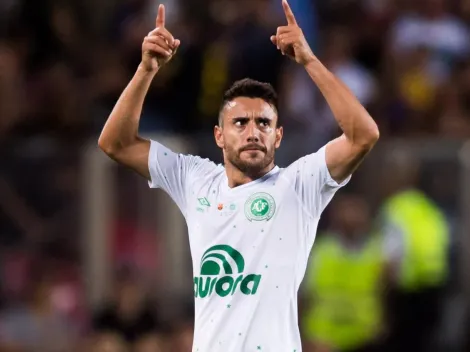 Alan Ruschel fala sobre exterior, mas quer ficar na Chape por honra