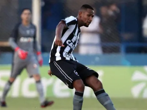 Helerson e atacante do Botafogo se envolvem em polêmica