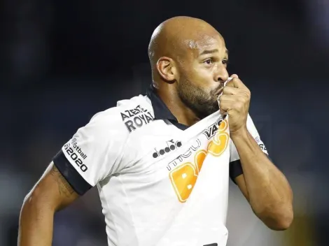 Fellipe Bastos aponta responsável por bom desempenho no Vasco