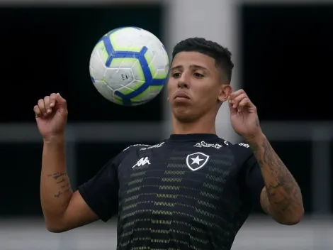 Botafogo toma decisão impopular sobre futuro de Wenderson