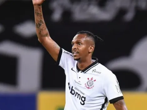 Corinthians consegue efeito suspensivo e Jô retorna ao time titular