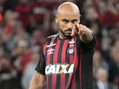 Jonathan ganha moral no Athletico e faz revelação envolvendo críticas