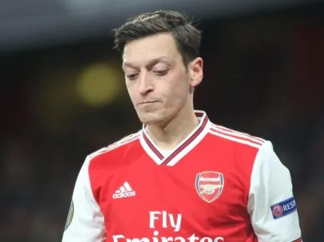 Arsenal não inscreve Özil na Premier League e meia se revolta