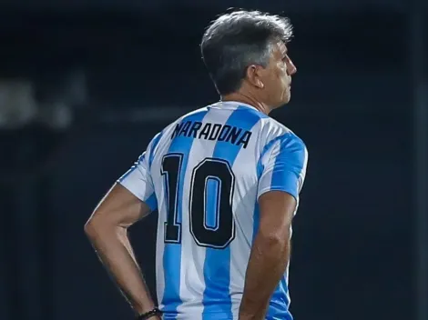 Renato Gaúcho usa camiseta em homenagem a Maradona em jogo do Grêmio pela Libertadores