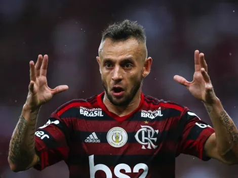 Cláusula contratual igual de Rafinha deve decretar saída de titular do Flamengo