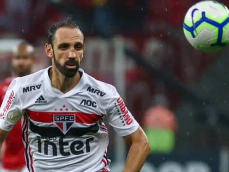 Juanfran acerta renovação com São Paulo até fevereiro e marca fim da passagem de Pássaro