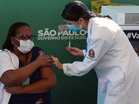 Corinthians: torcedores comemoram que primeira brasileira vacinada é corintiana