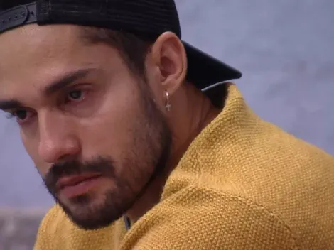 BBB 21: Abalada, mãe de Arcrebiano pede para o público eliminar o modelo do Big Brother Brasil
