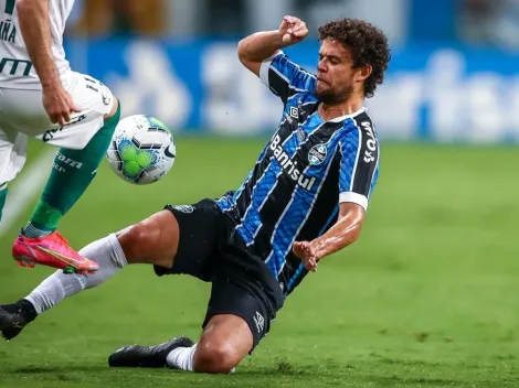 Renato vê atacante "pedindo passagem" e pode sacar Victor Ferraz no Grêmio