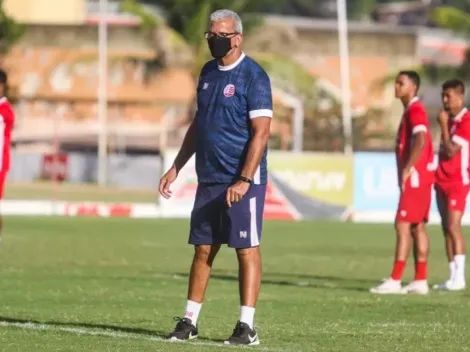 Hélio dos Anjos, técnico do Náutico, se posiciona contra paralisação do futebol