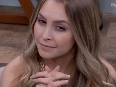 BBB 21: Carla Diaz não consegue pegar Arthur 'no pulo' e internautas fazem coro pelo cancelamento dos cards no Quarto Secreto: 'Precisa acordar'