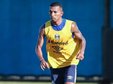Atacante aproveita "brecha" deixada por Léo Chú e ganha moral no Grêmio