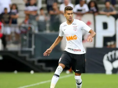 Léo Santos volta a disputar uma partida oficial pelo Corinthians e ganha apoio da Fiel torcida
