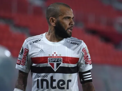 Daniel Alves manda recado: "De espírito e de sentimento tricolor, eu vou estar conectado".