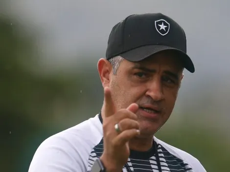 A pedido de Chamusca, Botafogo abre conversas com meia que disputou o Paulistão pela Ponte Preta
