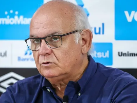 Romildo se reúne com a comissão técnica e medalhão pode não jogar mais pelo Grêmio