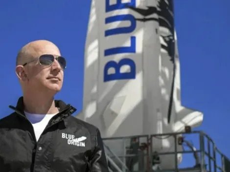 Jeff Bezos completa seu primeiro voo tripulado para fora da órbita terrestre