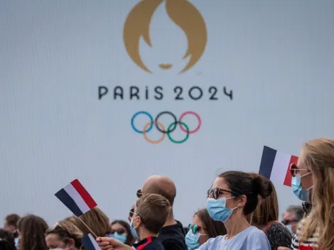 Bandeira Olímpica chega em Paris, sede dos próximos Jogos