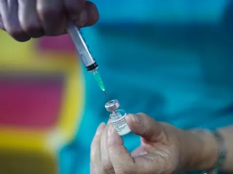 Ministério da Saúde permite que pessoas vacinadas com a AstraZeneca contra a Covid-19 tomem a segunda dose da Pfizer