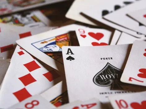 Você sabe quantas formas existem para embaralhar um baralho de poker?