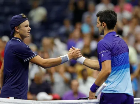 Djokovic estreia com vitória no US Open contra o jovem Holger Rune, de apenas 18 anos