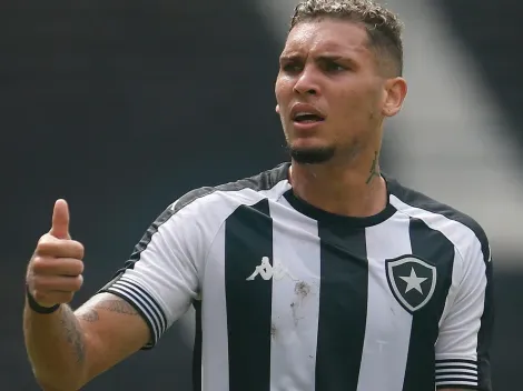 Navarro está de malas prontas do Botafogo e Athletico se atenta a plano "pré-contrato"