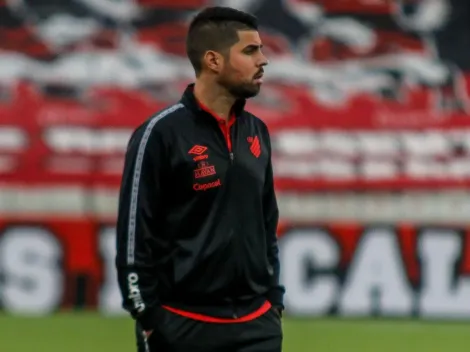António Oliveira deixa comando técnico do Athletico